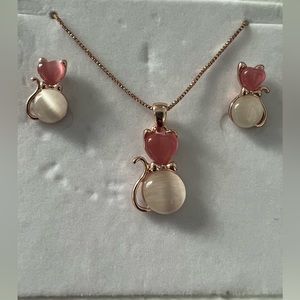 Cat Necklace and earrings set. Pink stone and mother pearl, gold rose.